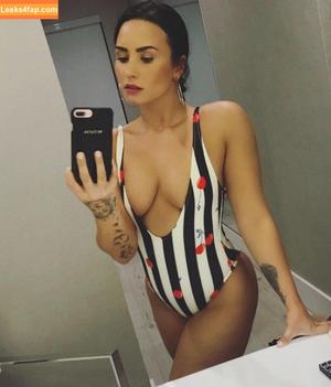 Demi Lovato photo #0401