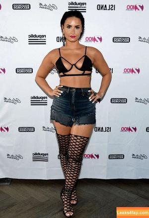 Demi Lovato photo #0444