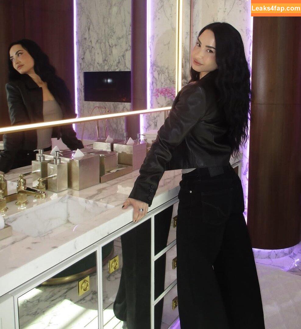 Demi Lovato / ddlovato leaked photo photo #1111