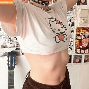 Emi ASMR photo #0002