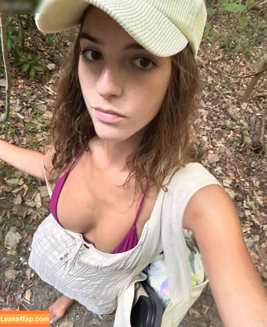 Emily Feld / emily.feld leaked photo photo #0063