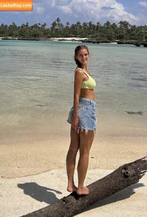 Emily Feld photo #0046