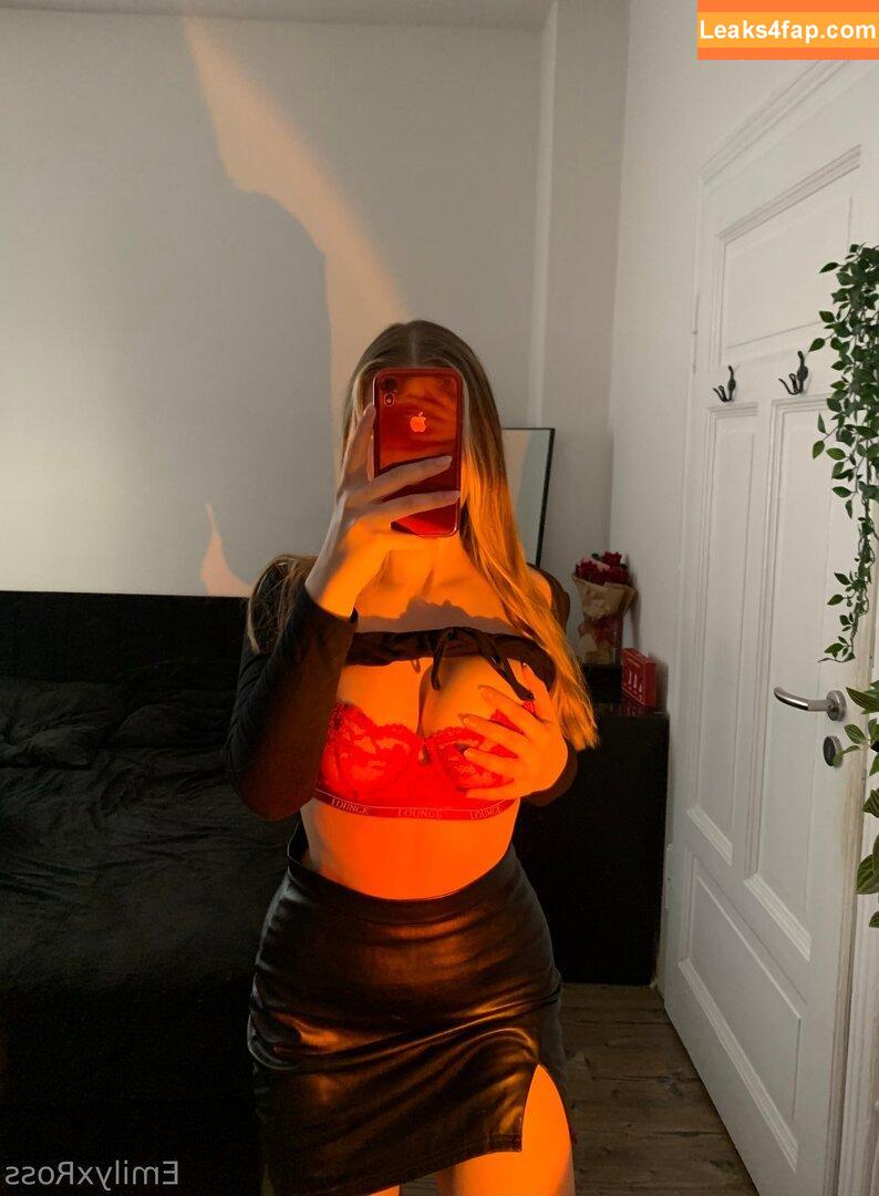 emilyxross /  leaked photo photo #0011