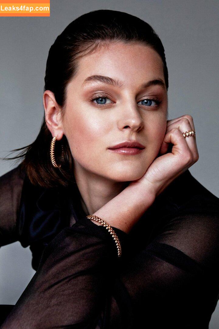 Emma Corrin / emmalouisecorrin leaked photo photo #0003