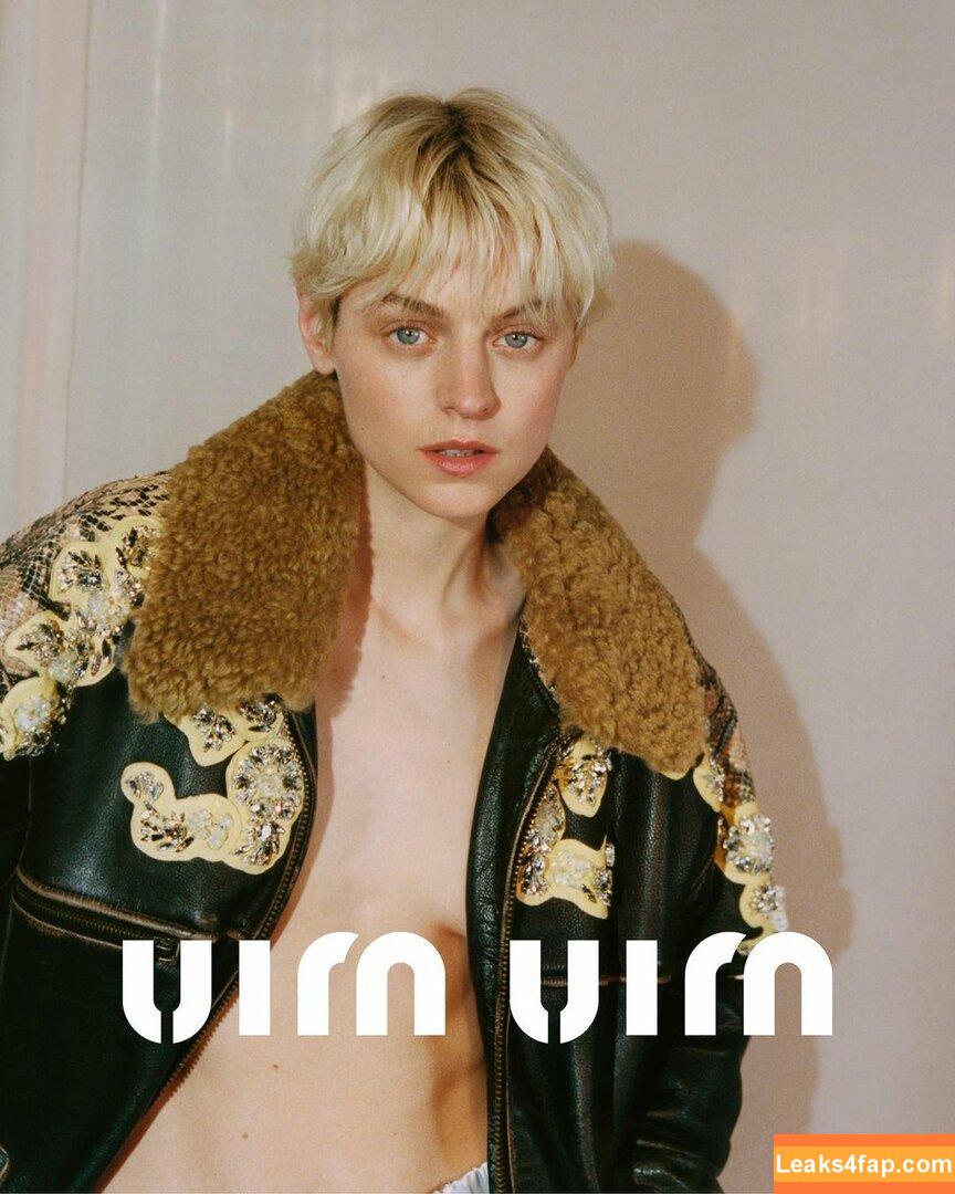 Emma Corrin / emmalouisecorrin leaked photo photo #0015