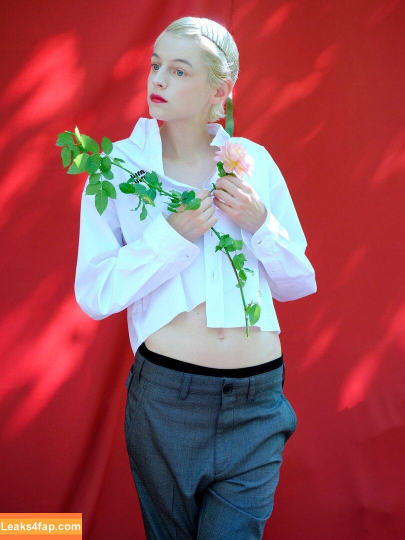 Emma Corrin / emmalouisecorrin leaked photo photo #0033