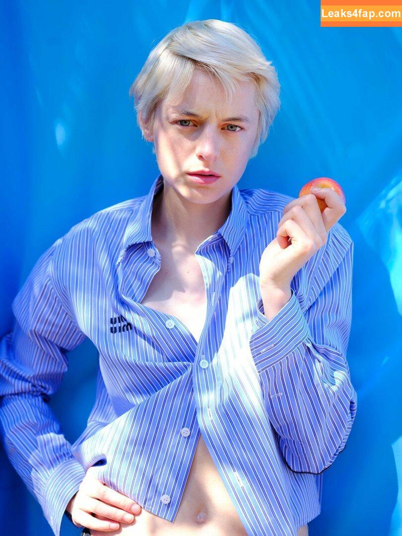 Emma Corrin / emmalouisecorrin leaked photo photo #0037