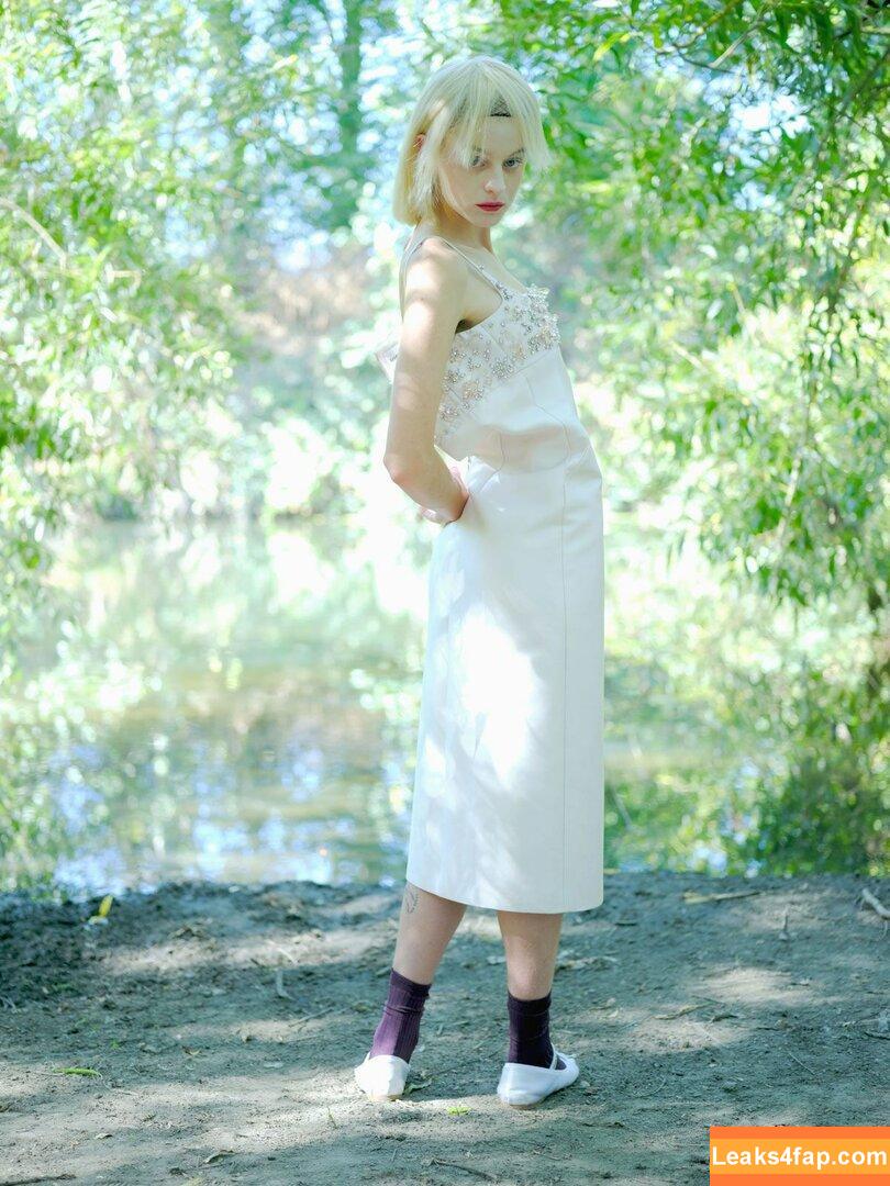 Emma Corrin / emmalouisecorrin leaked photo photo #0038
