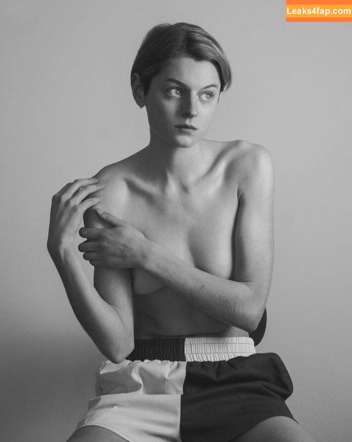 Emma Corrin / emmalouisecorrin leaked photo photo #0042
