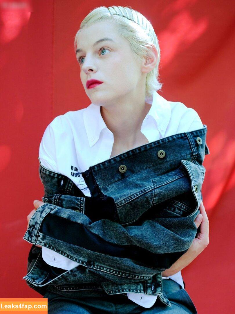 Emma Corrin / emmalouisecorrin leaked photo photo #0051
