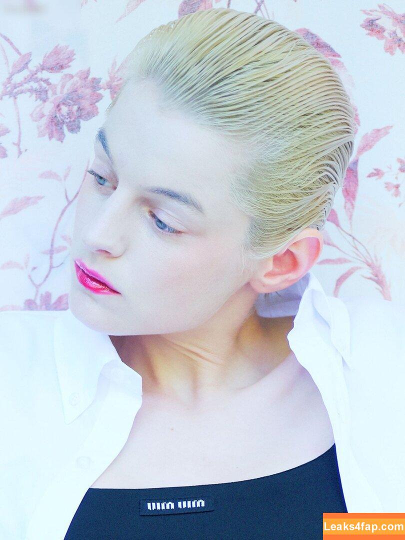 Emma Corrin / emmalouisecorrin leaked photo photo #0053