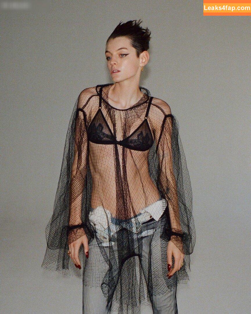 Emma Corrin / emmalouisecorrin leaked photo photo #0130