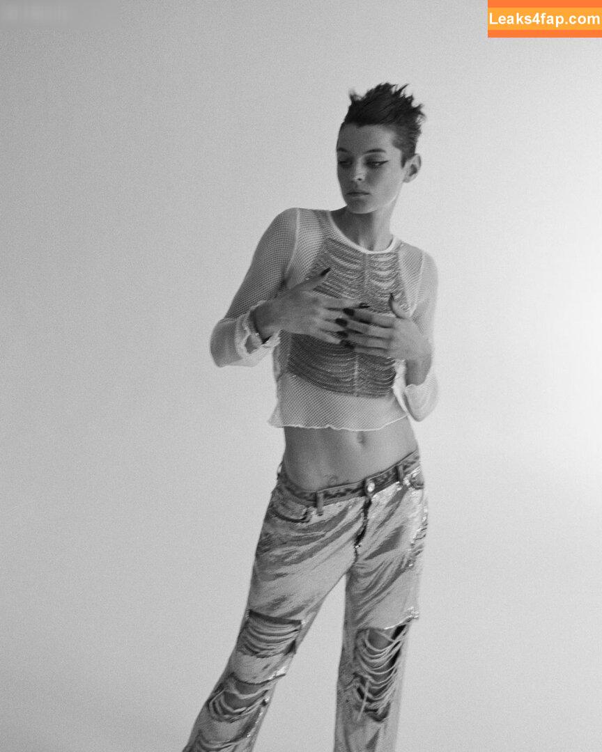Emma Corrin / emmalouisecorrin leaked photo photo #0134