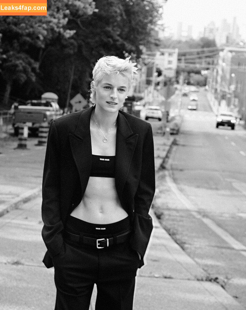 Emma Corrin / emmalouisecorrin слитое фото фото #0269