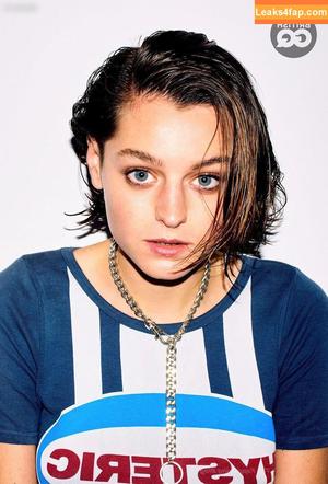 Emma Corrin photo #0044