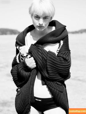 Emma Corrin photo #0054