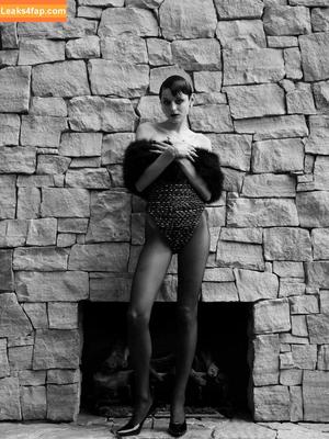 Emma Corrin photo #0141