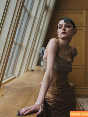 Emma Corrin photo #0143