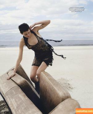 Emma Corrin photo #0241