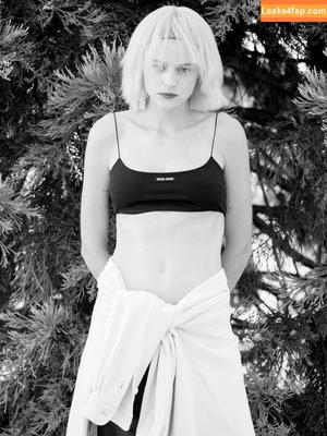 Emma Corrin photo #0268