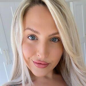 Emma Jones photo #0002