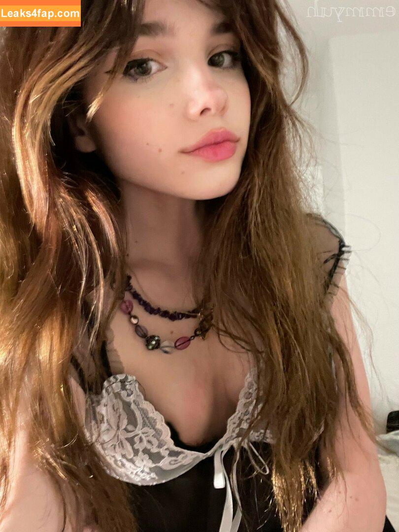 emmyuh / emmybeehz / emmyurr leaked photo photo #0021