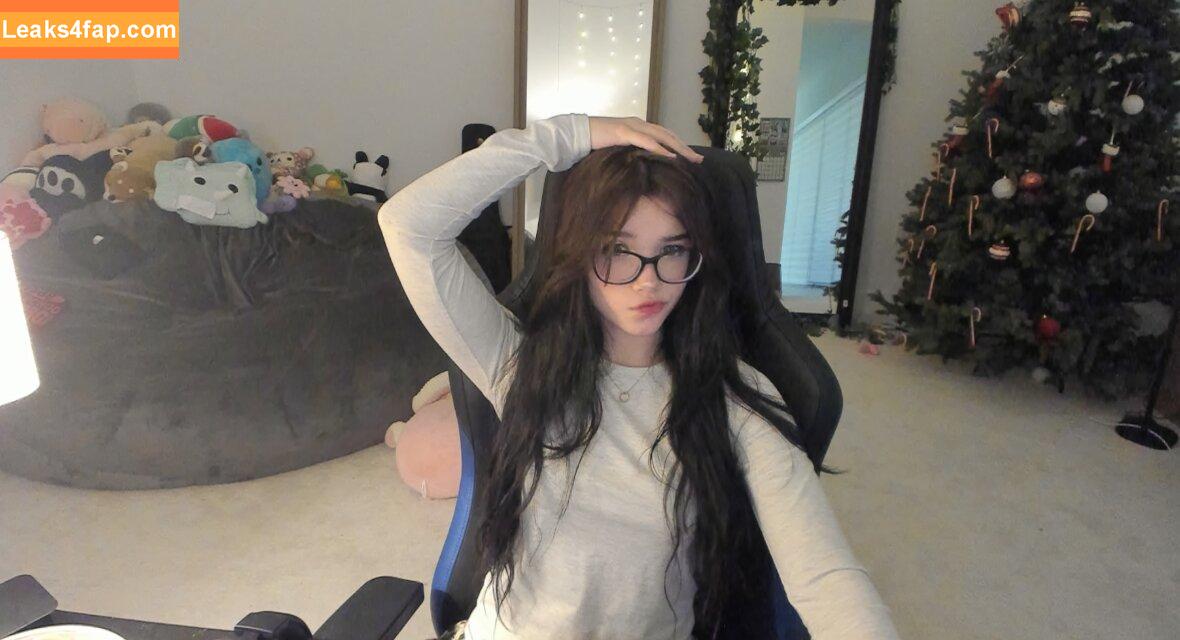 emmyuh / emmybeehz / emmyurr leaked photo photo #0035