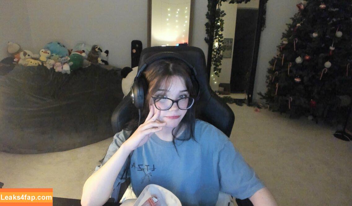emmyuh / emmybeehz / emmyurr leaked photo photo #0036
