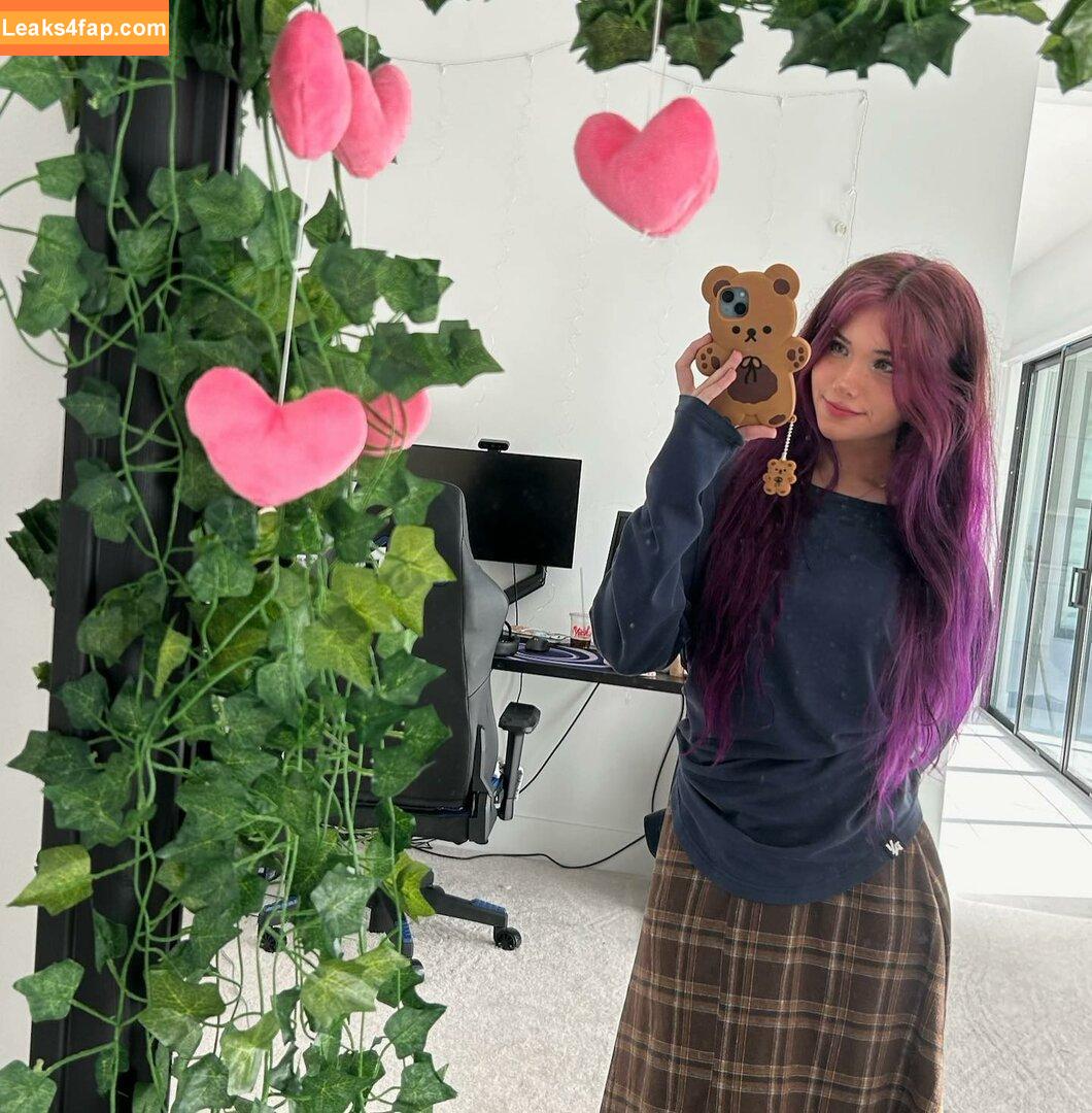 emmyuh / emmybeehz / emmyurr leaked photo photo #0046