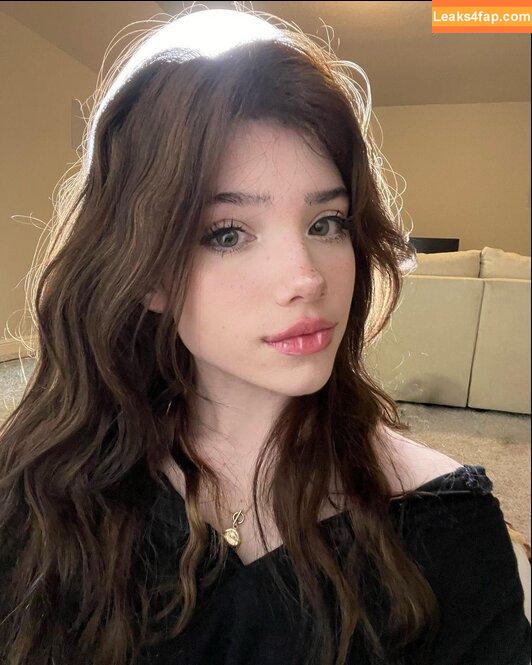 emmyuh / emmybeehz / emmyurr leaked photo photo #0050