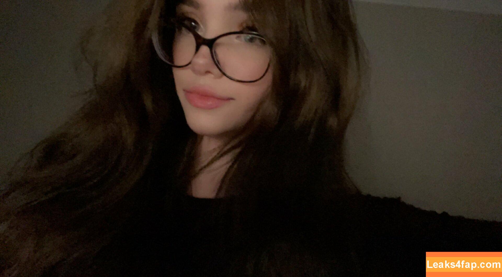 emmyuh / emmybeehz / emmyurr leaked photo photo #0052
