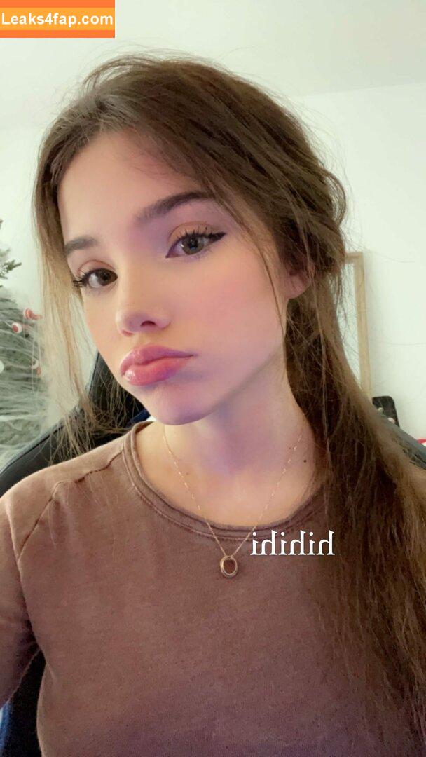 emmyuh / emmybeehz / emmyurr leaked photo photo #0066