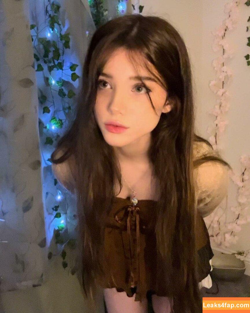 emmyuh / emmybeehz / emmyurr leaked photo photo #0081