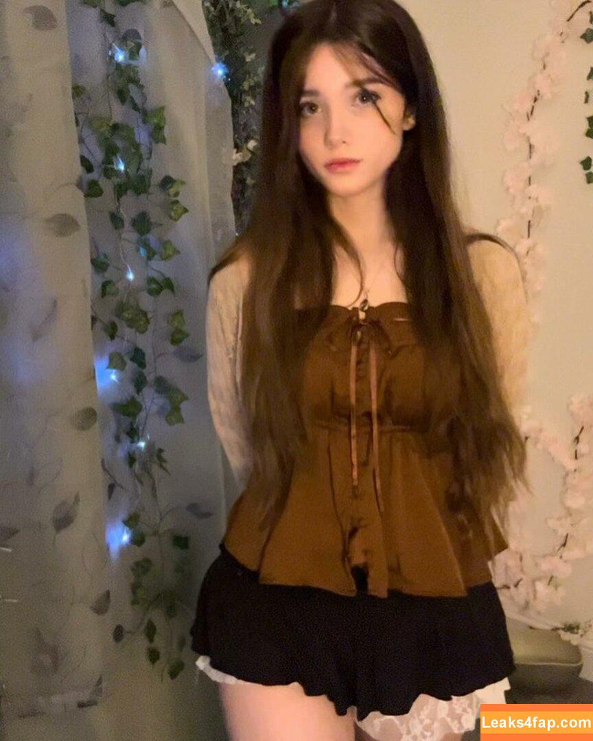 emmyuh / emmybeehz / emmyurr leaked photo photo #0084