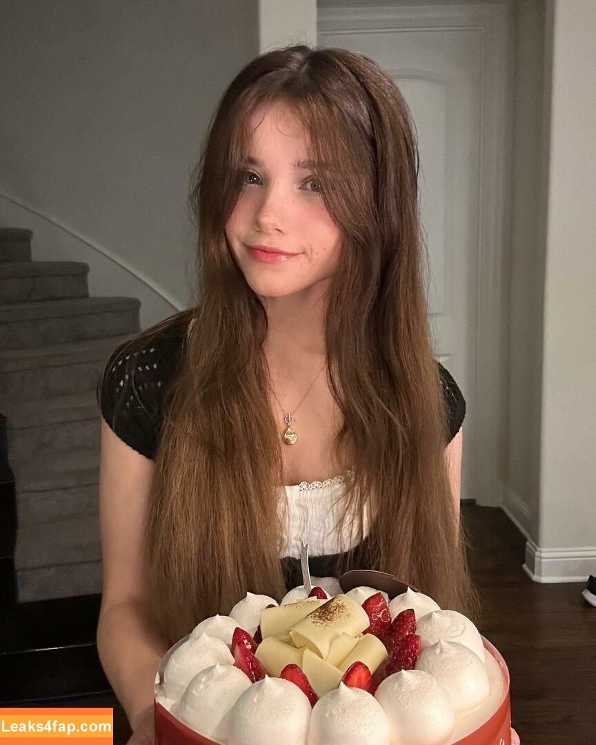 emmyuh / emmybeehz / emmyurr leaked photo photo #0095