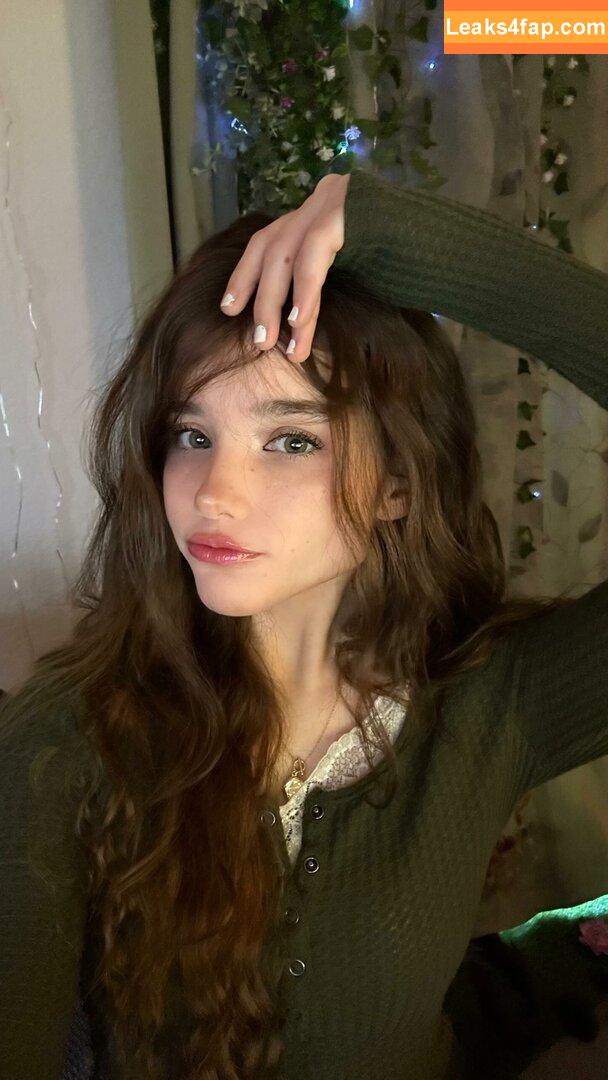 emmyuh / emmybeehz / emmyurr leaked photo photo #0117