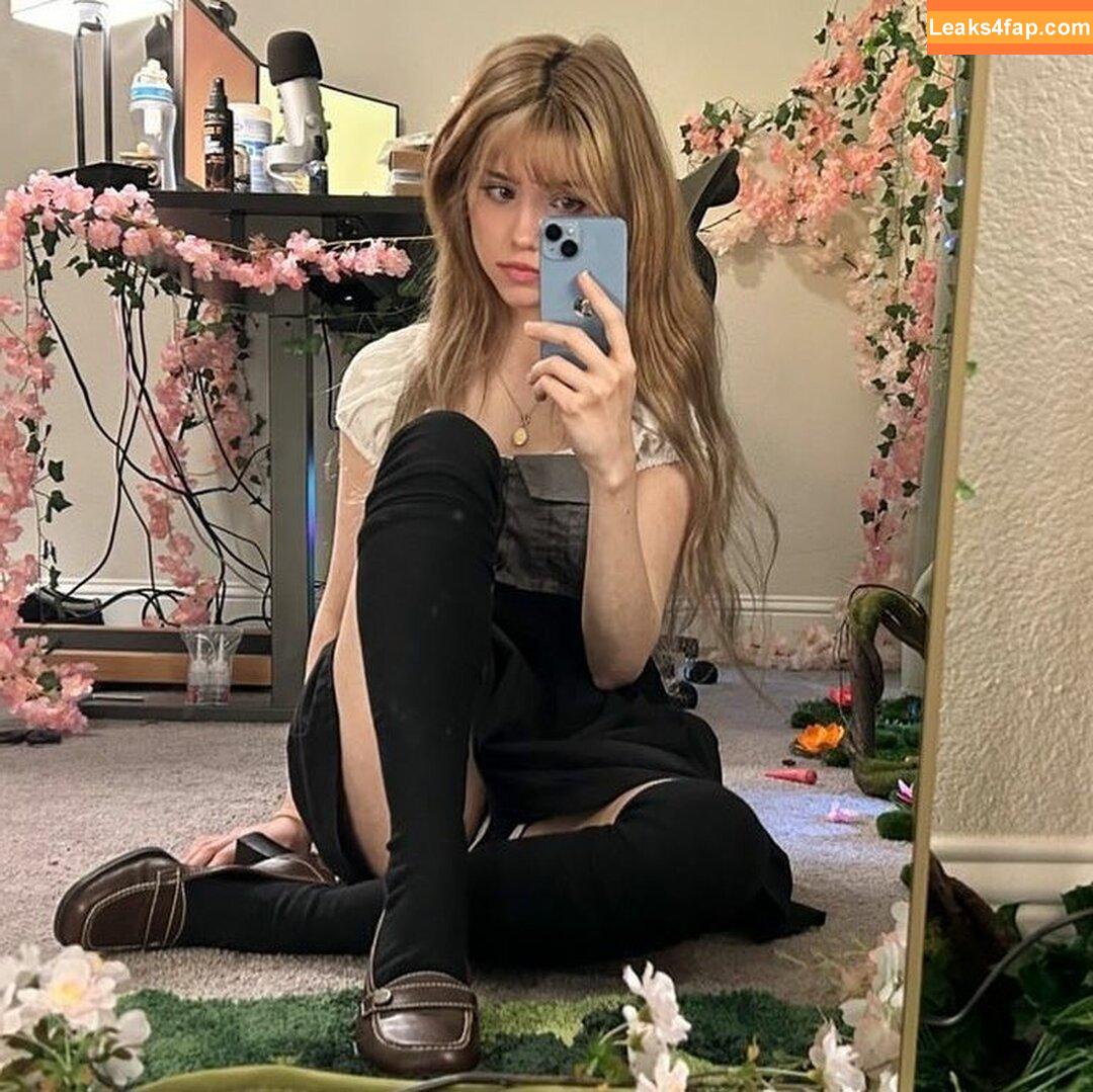 emmyuh / emmybeehz / emmyurr leaked photo photo #0140