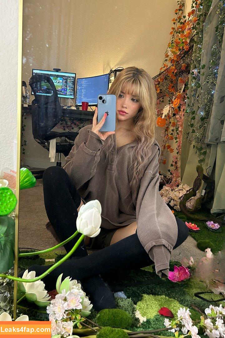 emmyuh / emmybeehz / emmyurr leaked photo photo #0162