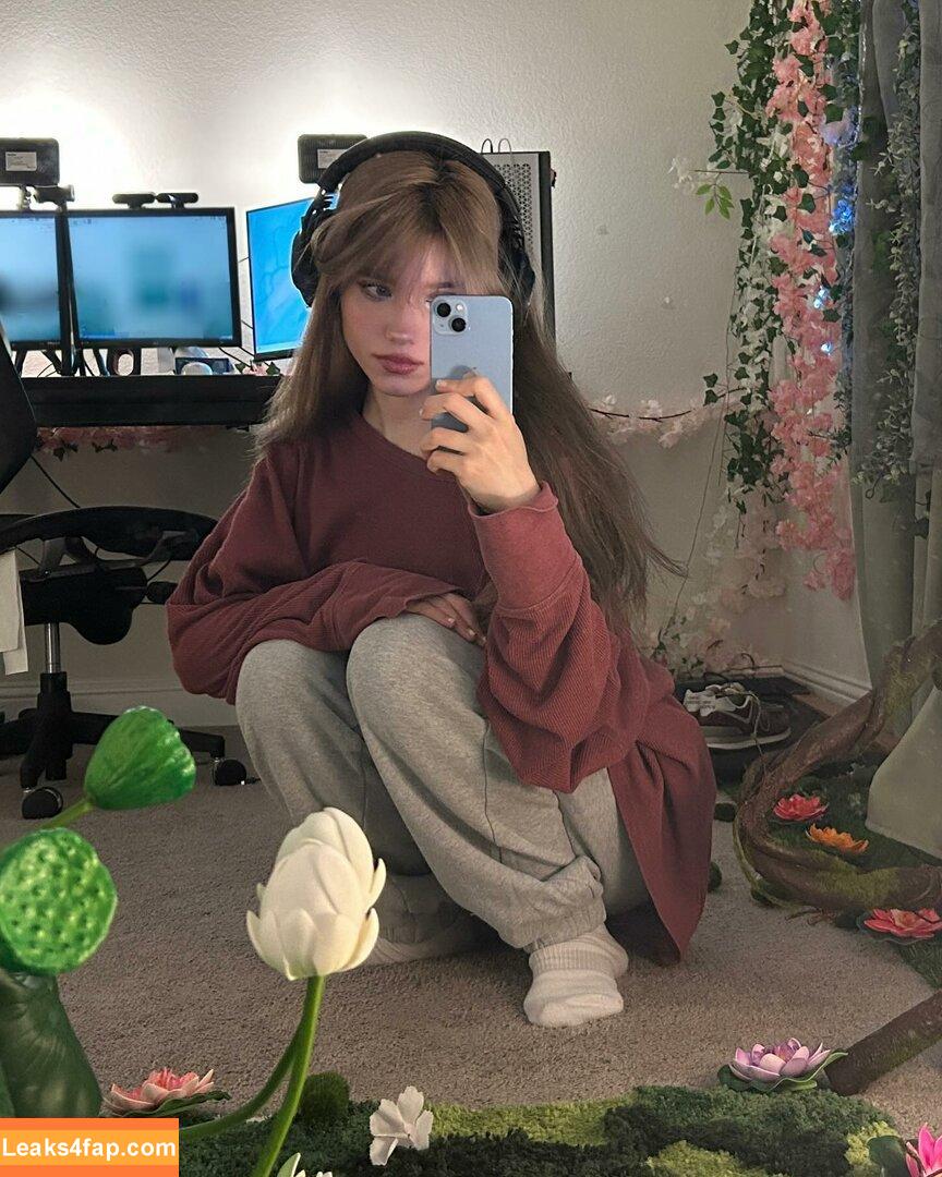 emmyuh / emmybeehz / emmyurr leaked photo photo #0190