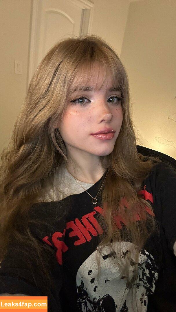 emmyuh / emmybeehz / emmyurr leaked photo photo #0200