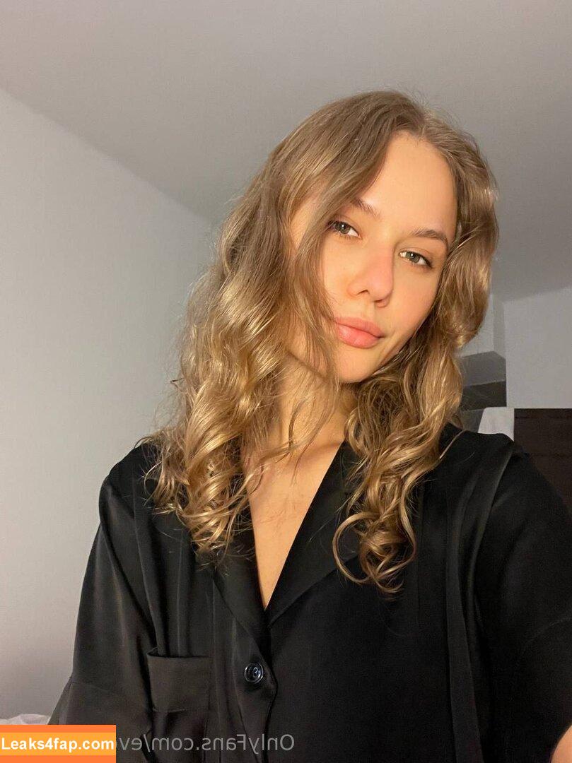 Evelyn_lovve / Frances_Fascinating / Helenvep / evelyn_love_812 leaked photo photo #0024