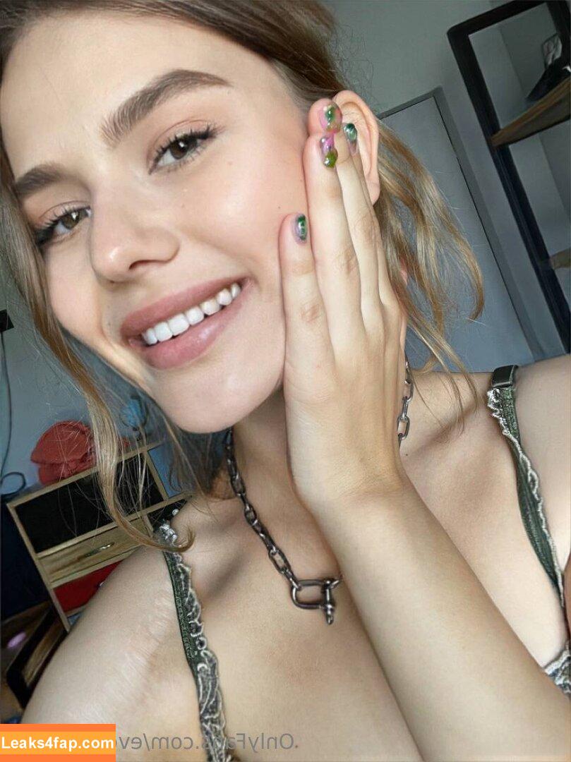 Evelyn_lovve / Frances_Fascinating / Helenvep / evelyn_love_812 leaked photo photo #0036