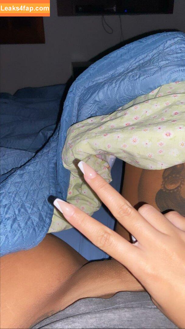 Fernanda Silveira / fernandasi_ / fersilveira / https: / sorrisinho leaked photo photo #0029