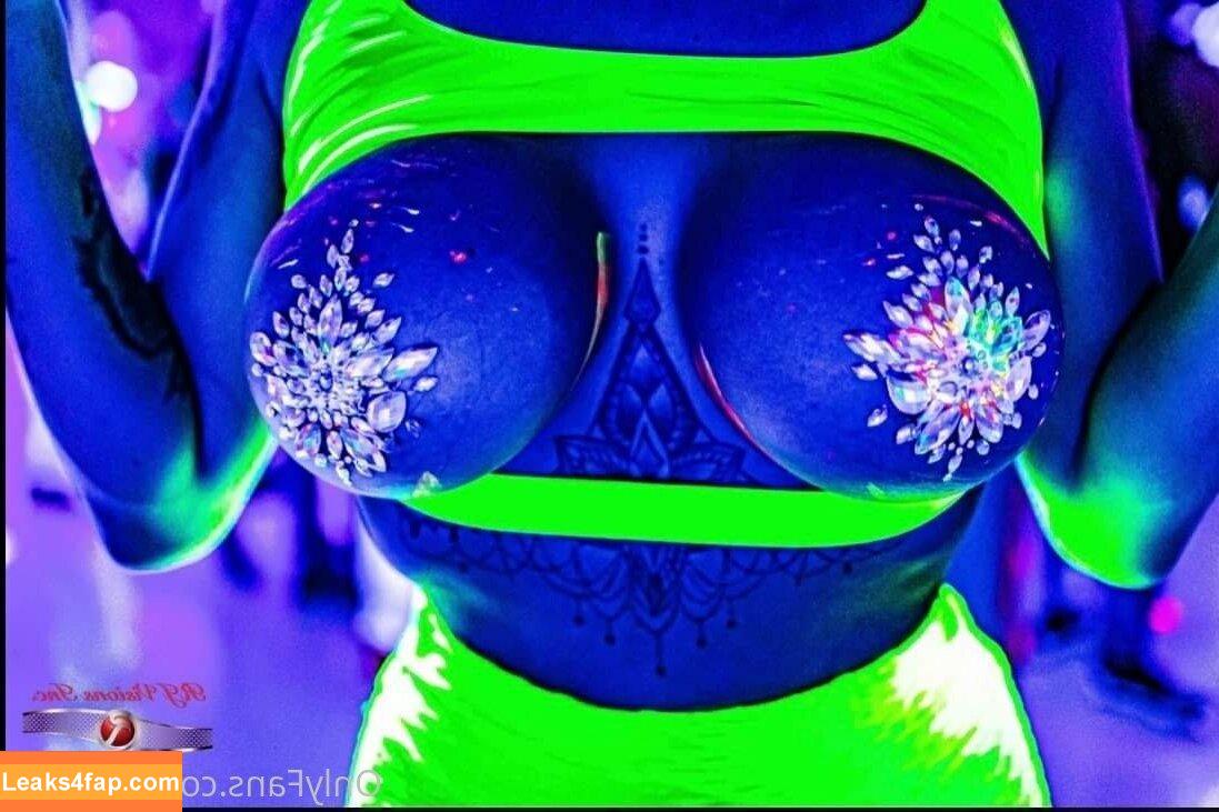 gionlexi / FineWineGal1 / littlebecky12122 leaked photo photo #0011