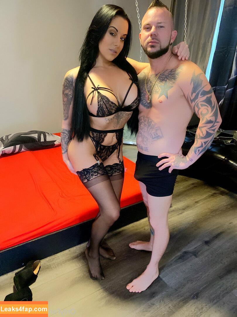 gionlexi / FineWineGal1 / littlebecky12122 leaked photo photo #0048