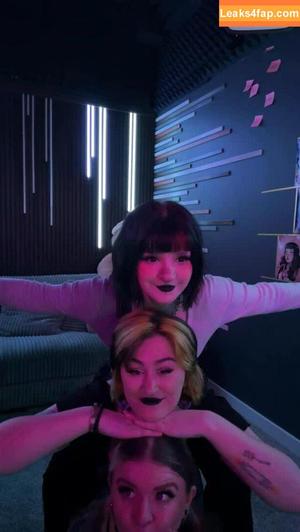 Girls Play photo #0261