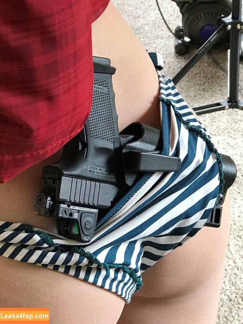 Girls With Guns / Firearms / mia.nicole.23 / wifi_diaries leaked photo photo #0057