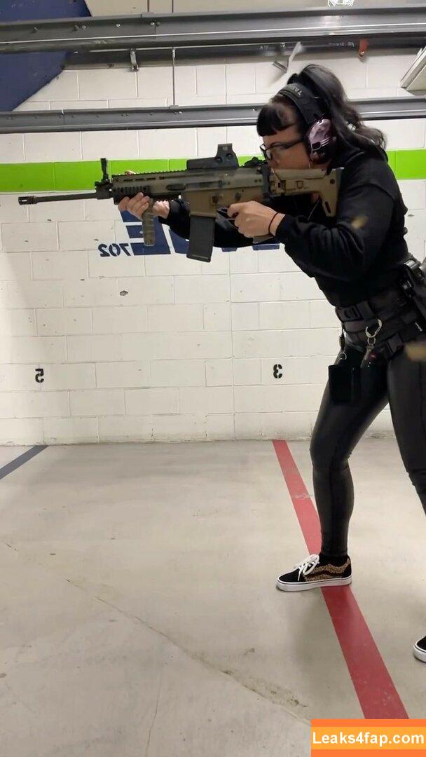 Girls With Guns / Firearms / mia.nicole.23 / wifi_diaries leaked photo photo #0059
