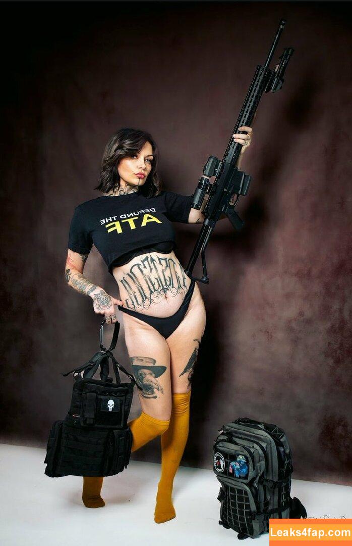 Girls With Guns / Firearms / mia.nicole.23 / wifi_diaries слитое фото фото #0308