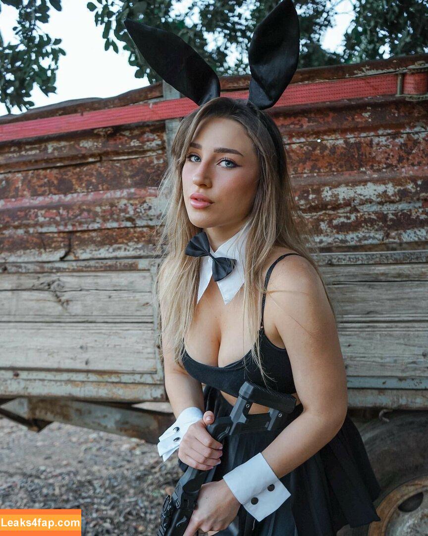 Girls With Guns / Firearms / mia.nicole.23 / wifi_diaries leaked photo photo #0343
